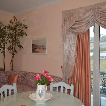 Luxurious Private Villa Mélanes